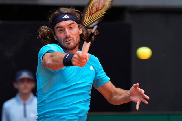 April 28, 2026, Madrid, Madrid, Spain: Stefanos Tsitsipas of Greece plays against Casper Ruud of Norway during the Mutua Madrid Open 2026, ATP, Tennis Herren Masters 1000 and WTA, Tennis Damen 1000, at La Caja Magica on April 28, 2026 in Madrid, Spain. Madrid Spain - ZUMAa181 20260428_zaa_a181_216 Copyright: xDennisxAgyemanx