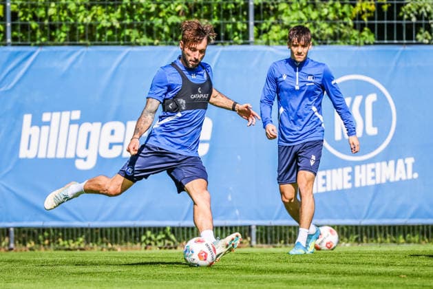 Training on 28 04 26, Men, Soccer, Season 2025 2026, 2 Liga, Karlsruher SC Fabian Schleusener KSC 24 on the ball in training Karlsruhe Wildparkstadion Baden Württemberg Germany