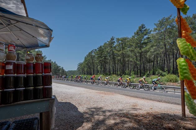 61st Presidential Cycling Tour of Turkiye MUGLA, TURKIYE - APRIL 28: Cyclists compete in a tight pack during the 132-kilometer Marmaris-Kiran route on April 28, 2026 in Mugla, Turkiye. This event represents the third stage of the 8-stage 61st Presidential Cycling Tour of Turkiye (TUR 2026), which is the only race in the country categorized as a ProSeries event on the UCI Europe Tour calendar. The competition is organized by the Turkish Cycling Federation under the auspices of the Presidency and with support from the Ministry of Youth and Sports. Ahmet Serdar Eser Anadolu Mugla Turkey. Editorial use only. Please get in touch for any other usage.  Copyright: x2026xAnadoluxAhmetxSerdarxEserx
