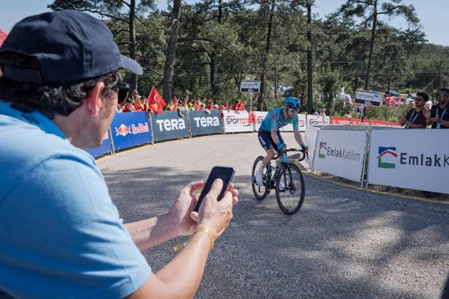 61st Presidential Cycling Tour of Turkiye MUGLA, TURKIYE - APRIL 28: Cyclists compete in a tight pack during the 132-kilometer Marmaris-Kiran route on April 28, 2026 in Mugla, Turkiye. This event represents the third stage of the 8-stage 61st Presidential Cycling Tour of Turkiye (TUR 2026), which is the only race in the country categorized as a ProSeries event on the UCI Europe Tour calendar. The competition is organized by the Turkish Cycling Federation under the auspices of the Presidency and with support from the Ministry of Youth and Sports. Ahmet Serdar Eser Anadolu Mugla Turkey. Editorial use only. Please get in touch for any other usage.  Copyright: x2026xAnadoluxAhmetxSerdarxEserx