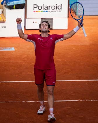 Mutua Madrid Open - Day Nine MADRID, SPAIN - APRIL 28: Casper Ruud of Norway celebrates the victory against Stefanos Tsitsipas of Greece during their Men s Singles Round of 16 match at Arantxa Sanchez Stadium on day nine during the Mutua Madrid Open 2026 tournament celebrated at La Caja Magica on April 28, 2026 in Madrid, Spain. Madrid La Caja Magica Madrid Spain Copyright: xAlbertoxGardinx AGardin_20260428_Tennis_Madrid_Day9_0650