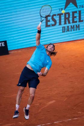 Mutua Madrid Open - Day Nine MADRID, SPAIN - APRIL 28: Stefanos Tsitsipas of Greece serves against Casper Ruud of Norway during their Men s Singles Round of 16 match at Arantxa Sanchez Stadium on day nine during the Mutua Madrid Open 2026 tournament celebrated at La Caja Magica on April 28, 2026 in Madrid, Spain. Madrid La Caja Magica Madrid Spain Copyright: xAlbertoxGardinx AGardin_20260428_Tennis_Madrid_Day9_0663