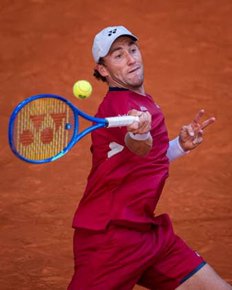 Mutua Madrid Open - Day Nine MADRID, SPAIN - APRIL 28: Casper Ruud of Norway plays a forehand against Stefanos Tsitsipas of Greece during their Men s Singles Round of 16 match at Arantxa Sanchez Stadium on day nine during the Mutua Madrid Open 2026 tournament celebrated at La Caja Magica on April 28, 2026 in Madrid, Spain. Madrid La Caja Magica Madrid Spain Copyright: xAlbertoxGardinx AGardin_20260428_Tennis_Madrid_Day9_0671