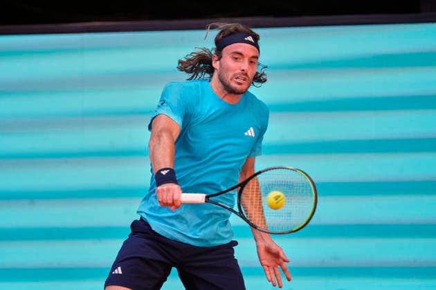 Mutua Madrid Open - Day Nine MADRID, SPAIN - APRIL 28: Stefanos Tsitsipas of Greece plays against Casper Ruud of Norway during their Men™s Singles Round of 16 match at Arantxa Sanchez Stadium on day nine of the Mutua Madrid Open at La Caja Magica on April 28, 2026 in Madrid, Spain. Madrid Spain  Copyright: xJosexBretonx originalFilename:bretonhernandez-mutuamad260428_nphLp.jpg