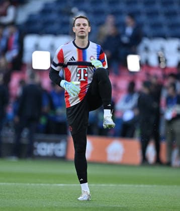 PSG v FC Bayern Munich - UEFA Champions League semi-final first leg match PARIS, FRANCE - APRIL 28: Manuel Neuer of Bayern Munich warms up ahead of the UEFA Champions League semi-final first leg match between Paris Saint-Germain (PSG) and FC Bayern Munich at Parc des Princes in Paris, France on April 28, 2026. Mustafa Yalcin Anadolu Paris France. Editorial use only. Please get in touch for any other usage.  Copyright: x2026xAnadoluxMustafaxYalcinx