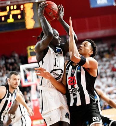 Eurocoupe finale JL Bourg - Besiktas - 28 avril 2026 PHOTOPQR LE PROGRES Catherine AULAZ - Bourg-en-Bresse 28 04 2026 - Eurocoupe finale JL Bourg - Besiktas - 28 avril 2026 -Eurocoupe - Saison 2025 2026 - Finale JL Bourg (blanc) - Besiktas (noir) match 2 à Ekinox à Bourg-en-Bresse (France). Both Gach (JL Bourg) face à Anthony Brown (Besiktas) Basket. Eurocup. Bourg vs Besiktas Bourg-en-Bresse Ain Rhône-Alpes France  Copyright: xPHOTOPQR LExPROGRES MAXPPPxCatherinexAULAZx 20260428LPL8937 20260428LPL8937