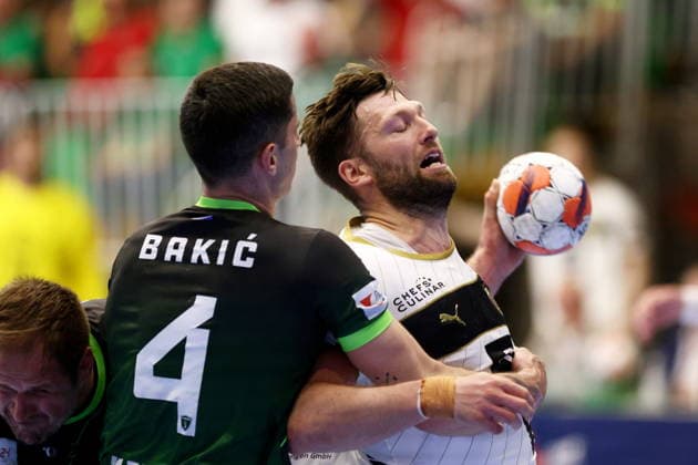 Croatia, Nasice, 280426. Handball match of the quarterfinals of the European League, Nexe - Kiel. In the photo: Aleksandar Bakic, Harald Reinkind. Photo: Marin Franov CROPIX Copyright: xxMarinxFranovx nexe_kiel12-280426
