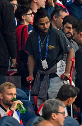 28 04 2026, Football UEFA Championsleague 2025 2026 semi-final first leg, Paris St Germain FC Bayern Munich, at the Parc de Princes stadium in Paris France Serge Gnabry FC Bayern Munich with crutches DFL and DFB regulations prohibit any use of photographs as image sequences and or quasi video