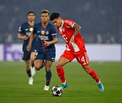 28 04 2026, Football UEFA Championsleague 2025 2026 semi-final first leg, Paris St Germain FC Bayern Munich, at the Parc de Princes stadium in Paris France Luis Diaz FC Bayern Munich prevails DFL and DFB regulations prohibit any use of photographs as image sequences and or quasi video