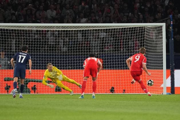 Harry Kane of Bayern Munich puts his side 1-0 ahead with a penalty Paris Saint-Germain v Bayern Munich, UEFA Champions League, Semi Final, First Leg, Football, Parc des Princes, Paris, France - 28 Apr 2026Paris Parc des Princes France EDITORIAL USE ONLY No use with unauthorised audio, video, data, fixture lists, club league logos or live services. Online in-match use limited to 120 images, no video emulation. No use in betting, games or single club league player publications.  Copyright: xDavexWinter Shutterstockx 16847969af