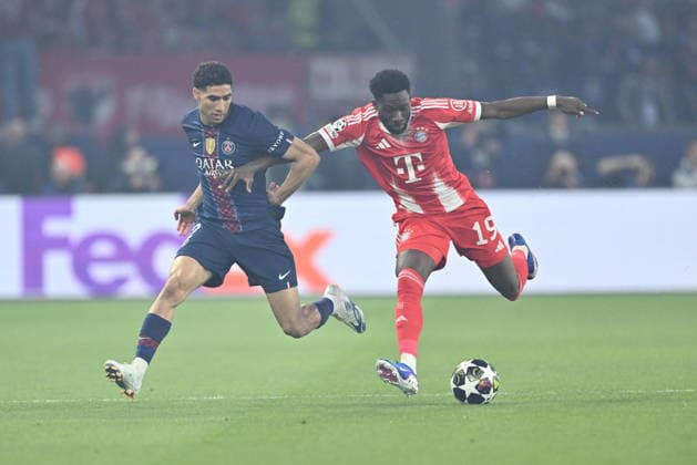 PSG v FC Bayern Munich - UEFA Champions League PARIS, FRANCE - APRIL 28: Achraf Hakimi (L) of Paris Saint-Germain (PSG) and Alphonso Davies (R) of FC Bayern Munich compete for the ball during the UEFA Champions League semi-final first leg match between PSG and FC Bayern Munich at Parc des Princes in Paris, France on April 28, 2026. Mustafa Yalcin Anadolu Paris France. Editorial use only. Please get in touch for any other usage.  Copyright: x2026xAnadoluxMustafaxYalcinx