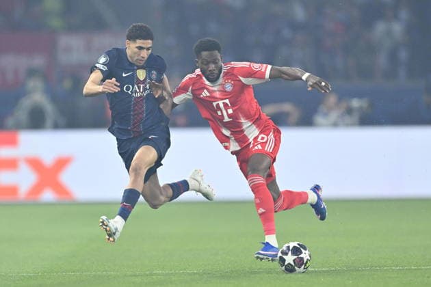 PSG v FC Bayern Munich - UEFA Champions League PARIS, FRANCE - APRIL 28: Achraf Hakimi (L) of Paris Saint-Germain (PSG) and Alphonso Davies (R) of FC Bayern Munich compete for the ball during the UEFA Champions League semi-final first leg match between PSG and FC Bayern Munich at Parc des Princes in Paris, France on April 28, 2026. Mustafa Yalcin Anadolu Paris France. Editorial use only. Please get in touch for any other usage.  Copyright: x2026xAnadoluxMustafaxYalcinx