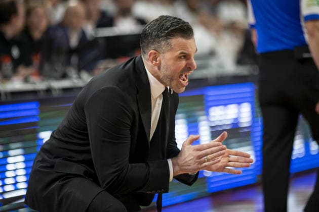 Cosea JL Bourg v Besiktas GAIN - EuroCup Final BOURGUE-EN-BRESSE, FRANCE - APRIL 28: Alimpijevic Dusan head coach of Besiktas GAIN reacts during the final EuroCup basketball match between Besiktas GAIN and Cosea JL Bourg at the Ekinox in Bourg-en-Bresse France on April 28, 2026. Elyxandro Cegarra Anadolu Bourg-en-Bresse France. Editorial use only. Please get in touch for any other usage.  Copyright: x2026xAnadoluxElyxandroxCegarrax