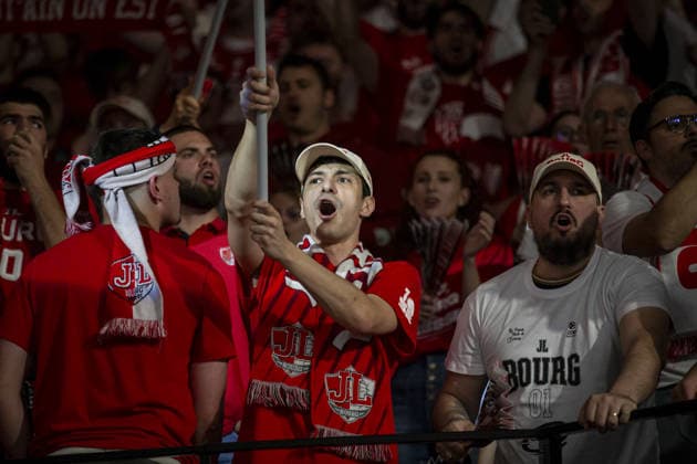 Cosea JL Bourg v Besiktas GAIN - EuroCup Final BOURGUE-EN-BRESSE, FRANCE - APRIL 28: Fans of JL Bourg cheer during the final EuroCup basketball match between Besiktas GAIN and Cosea JL Bourg at the Ekinox in Bourg-en-Bresse France on April 28, 2026. Elyxandro Cegarra Anadolu Bourg-en-Bresse France. Editorial use only. Please get in touch for any other usage.  Copyright: x2026xAnadoluxElyxandroxCegarrax
