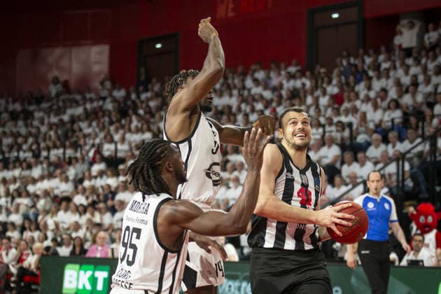 Cosea JL Bourg v Besiktas GAIN - EuroCup Final BOURGUE-EN-BRESSE, FRANCE - APRIL 28: Ante Zizic of Besiktas GAIN competes during the final EuroCup basketball match between Besiktas GAIN and Cosea JL Bourg at the Ekinox in Bourg-en-Bresse France on April 28, 2026. Elyxandro Cegarra Anadolu Bourg-en-Bresse France. Editorial use only. Please get in touch for any other usage.  Copyright: x2026xAnadoluxElyxandroxCegarrax
