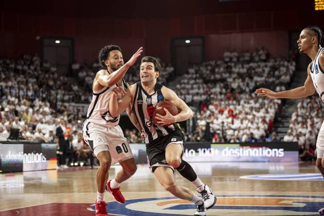Cosea JL Bourg v Besiktas GAIN - EuroCup Final BOURG-EN-BRESSE, FRANCE - APRIL 28: Berk Ugurlu of Besiktas GAIN in action against Darius McGhee of Cosea JL Bourg during EuroCup basketball final match between Besiktas GAIN and Cosea JL Bourg at the Ekinox in Bourg-en-Bresse France on April 28, 2026. Elyxandro Cegarra Anadolu Bourg-en-Bresse France. Editorial use only. Please get in touch for any other usage.  Copyright: x2026xAnadoluxElyxandroxCegarrax