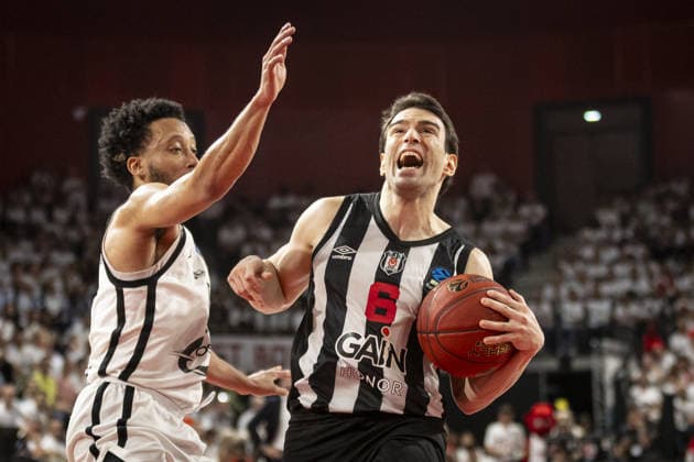 Cosea JL Bourg v Besiktas GAIN - EuroCup Final BOURG-EN-BRESSE, FRANCE - APRIL 28: Berk Ugurlu of Besiktas GAIN in action against Darius McGhee of Cosea JL Bourg during EuroCup basketball final match between Besiktas GAIN and Cosea JL Bourg at the Ekinox in Bourg-en-Bresse France on April 28, 2026. Elyxandro Cegarra Anadolu Bourg-en-Bresse France. Editorial use only. Please get in touch for any other usage.  Copyright: x2026xAnadoluxElyxandroxCegarrax