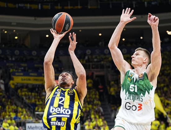 Fenerbahce Beko v Zalgiris - EuroLeague ISTANBUL, TURKIYE - APRIL 28: Wade Baldwin (2) of Fenerbahce Beko in action against Arnas Butkevicius (51) of Zalgiris during the EuroLeague Play-off match between Fenerbahce Beko and Zalgiris at Ulker Sports and Event Hall in Istanbul, Turkiye on April 28, 2026. Esra Bilgin Anadolu Istanbul Turkey. Editorial use only. Please get in touch for any other usage.  Copyright: x2026xAnadoluxEsraxBilginx
