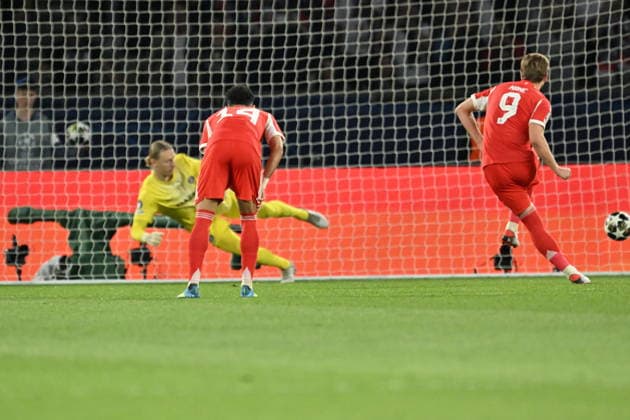 PSG v FC Bayern Munich - UEFA Champions League PARIS, FRANCE - APRIL 28: Harry Kane (R) of FC Bayern Munich in action as he takes a penalty kick during the UEFA Champions League semi-final first leg match between PSG and FC Bayern Munich at Parc des Princes in Paris, France on April 28, 2026. Mustafa Yalcin Anadolu Paris France. Editorial use only. Please get in touch for any other usage.  Copyright: x2026xAnadoluxMustafaxYalcinx