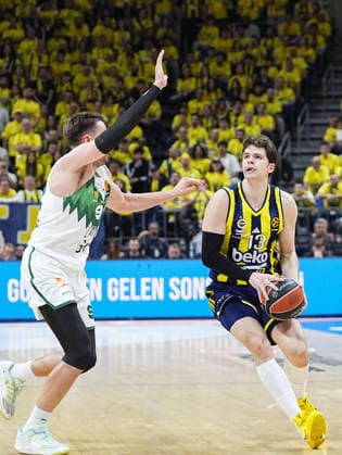 Fenerbahce Beko v Zalgiris - EuroLeague ISTANBUL, TURKIYE - APRIL 28: Tarik Biberovic (13) of Fenerbahce Beko in action against Edgaras Ulanovas (92) of Zalgiris during the EuroLeague play-off first match between Fenerbahce Beko and Zalgiris at Ulker Sports and Event Hall in Istanbul, Turkiye on April 28, 2026. Esra Bilgin Anadolu Istanbul Turkey. Editorial use only. Please get in touch for any other usage.  Copyright: x2026xAnadoluxEsraxBilginx