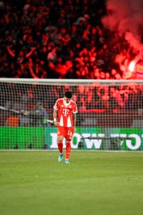 28 04 2026, Football UEFA Champions League 2025 2026 semi-final first leg, Paris St Germain FC Bayern Munich, at the Parc de Princes stadium in Paris France Luis Diaz FC Bayern Munich hangs his head after the 1 1 DFL and DFB regulations prohibit any use of photographs as image sequences and or quasi video
