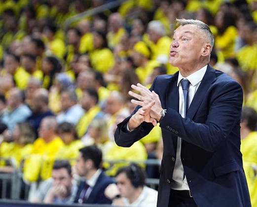 Fenerbahce Beko v Zalgiris - EuroLeague ISTANBUL, TURKIYE - APRIL 28: Head coach of Fenerbahce Beko Sarunas Jasikevicius gives tactics during the EuroLeague play-off first match between Fenerbahce Beko and Zalgiris at Ulker Sports and Event Hall in Istanbul, Turkiye on April 28, 2026. Esra Bilgin Anadolu Istanbul Turkey. Editorial use only. Please get in touch for any other usage.  Copyright: x2026xAnadoluxEsraxBilginx