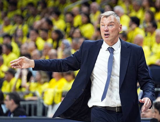 Fenerbahce Beko v Zalgiris - EuroLeague ISTANBUL, TURKIYE - APRIL 28: Head coach of Fenerbahce Beko Sarunas Jasikevicius gives tactics during the EuroLeague play-off first match between Fenerbahce Beko and Zalgiris at Ulker Sports and Event Hall in Istanbul, Turkiye on April 28, 2026. Esra Bilgin Anadolu Istanbul Turkey. Editorial use only. Please get in touch for any other usage.  Copyright: x2026xAnadoluxEsraxBilginx
