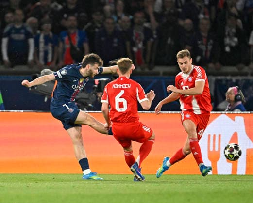 28 04 2026, Football UEFA Champions League 2025 2026 semi-final first leg, Paris St Germain FC Bayern Munich, at Parc de Princes stadium in Paris France Khvicha Kvaratskhelia FC Paris Saint Germain scores to make it 1 1 past Joshua Kimmich FC Bayern Munich and Josip Stanisic Bayern Munich DFL and DFB regulations prohibit any use of photographs as image sequences and or quasi video