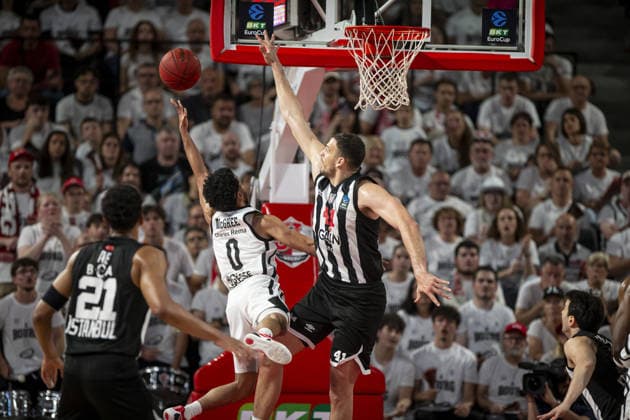 Cosea JL Bourg v Besiktas GAIN - EuroCup Final BOURGUE-EN-BRESSE, FRANCE - APRIL 28: Ante Zizic (41) of Besiktas GAIN in action against Darius McGhee (0) of Cosea JL Bourg during the final EuroCup basketball match between Besiktas GAIN and Cosea JL Bourg at the Ekinox in Bourg-en-Bresse France on April 28, 2026. Elyxandro Cegarra Anadolu Bourg-en-Bresse France. Editorial use only. Please get in touch for any other usage.  Copyright: x2026xAnadoluxElyxandroxCegarrax
