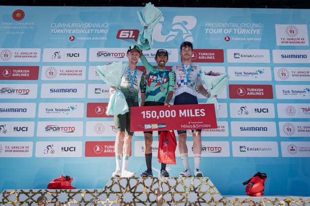 61st Presidential Cycling Tour of Turkiye MUGLA, TURKIYE - APRIL 28: Colombian rider Ivan Ramiro Sosa (C) of Equipo Kern Pharma celebrates his victory on the podium after winning the third stage of the 61st Presidential Cycling Tour of Turkiye (TUR 2026) on April 28, 2026, in Mugla, Turkiye. Australian Sebastian Berwick (L) of Caja Rural-Seguros RGA finished second, and French rider Nicolas Breuillard (R) of TotalEnergies took third place in the stage featuring the Kiran summit finish. Ahmet Serdar Eser Anadolu Mugla Turkey. Editorial use only. Please get in touch for any other usage.  Copyright: x2026xAnadoluxAhmetxSerdarxEserx