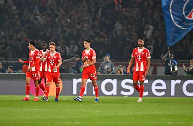 28 04 2026, Football UEFA Championsleague 2025 2026 semi-final first leg, Paris St Germain FC Bayern Munich, at the Parc de Princes stadium in Paris France v l Jamal Musiala Bayern Munich , Dayot Upamecano FC Bayern Munich , Joshua Kimmich FC Bayern Munich , Aleksandar Pavlovic FC Bayern Munich and Jonathan Tah FC Bayern Munich are disappointed DFL and DFB regulations prohibit any use of photographs as image sequences and or quasi video