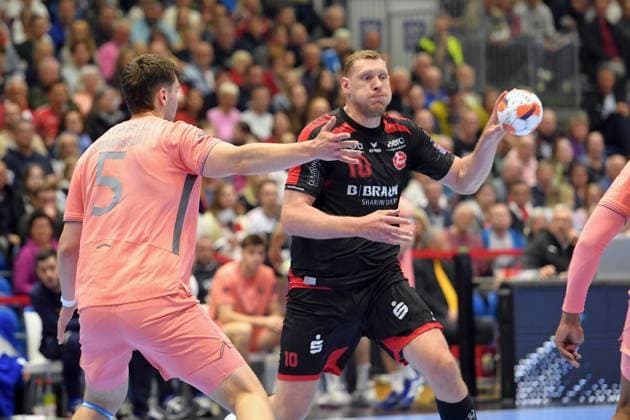 Dainis Kristopans MT Melsungen 10 on the ball , Porsteinn Leo Gunnarsson FC Porto 5 , GER, MT Melsungen FC Porto POR , Handball, EHF European League Men, Quarter Final, Season 2025 2026, 28 04 2026, GER, MT Melsungen FC Porto, Handball, EHF Men, Quarter Final, Season 2025 2026, 28 04 2026 Kassel Copyright: xEibner-Pressefotox xRolandxSippelx EP_RSL