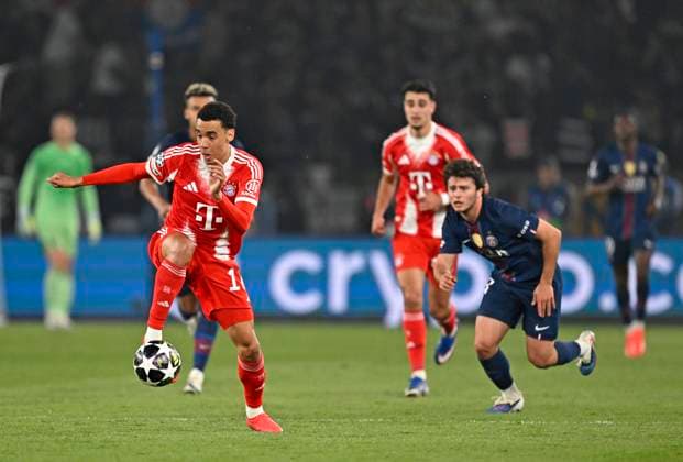 28 04 2026, Football UEFA Championsleague 2025 2026 semi-final first leg, Paris St Germain FC Bayern Munich, at the Parc de Princes stadium in Paris France Jamal Musiala Bayern Munich on the ball DFL and DFB regulations prohibit any use of photographs as image sequences and or quasi video