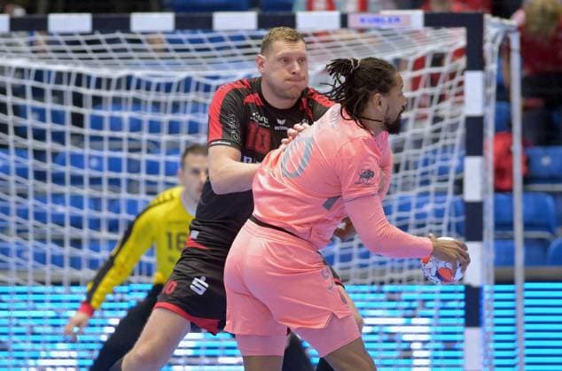 Gilberto Brito Duarte FC Porto 90 on the ball , Dainis Kristopans MT Melsungen 10 , Nebojsa Simic Goalkeeper MT Melsungen 16 L, back , GER, MT Melsungen FC Porto POR , Handball, EHF European League Maenner, Quarter Final, Season 2025 2026, 28 04 2026, GER, MT Melsungen FC Porto, Handball, EHF Maenner, Quarter Final, Season 2025 2026, 28 04 2026 Kassel Copyright: xEibner-Pressefotox xRolandxSippelx EP_RSL