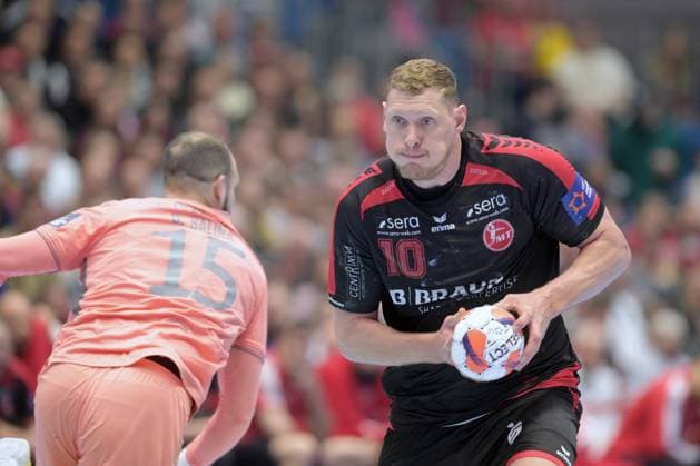 Dainis Kristopans MT Melsungen 10 on the ball , Daymaro Salina FC Porto 15 L , GER, MT Melsungen FC Porto POR , Handball, EHF European League Men, Quarter Final, Season 2025 2026, 28 04 2026, GER, MT Melsungen FC Porto, Handball, EHF Men, Quarter Final, Season 2025 2026, 28 04 2026 Kassel Copyright: xEibner-Pressefotox xRolandxSippelx EP_RSL