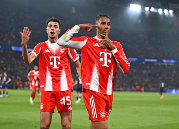 28 04 2026, Football UEFA Championsleague 2025 2026 semi-final first leg, Paris St Germain FC Bayern Munich, at the Parc de Princes stadium in Paris France Goal celebration by Aleksandar Pavlovic Bayern Munich and Michael Olise FC Bayern Munich DFL and DFB regulations prohibit any use of photographs as image sequences and or quasi video