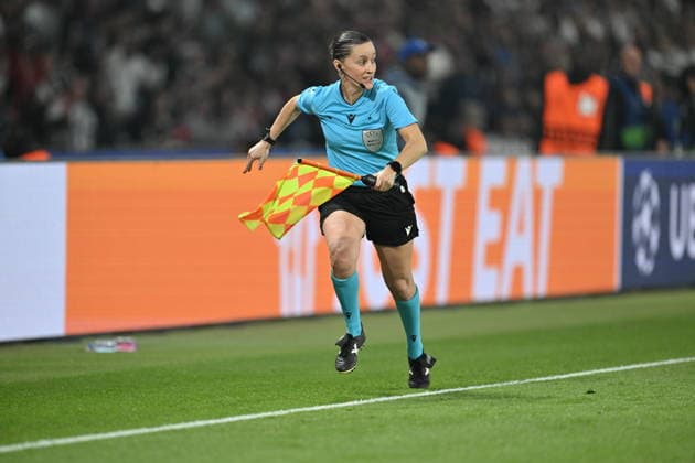 PSG v FC Bayern Munich - UEFA Champions League PARIS, FRANCE - APRIL 28: Referee Guadalupe Porras Ayuso is seen during the UEFA Champions League semi-final first leg match between PSG and FC Bayern Munich at Parc des Princes in Paris, France on April 28, 2026. Mustafa Yalcin Anadolu Paris France. Editorial use only. Please get in touch for any other usage.  Copyright: x2026xAnadoluxMustafaxYalcinx