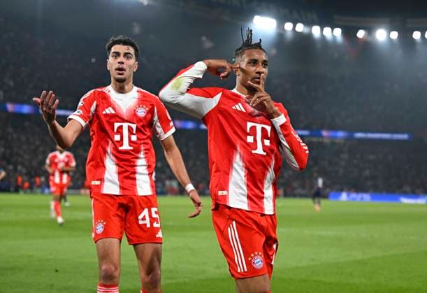 28 04 2026, Football UEFA Champions League 2025 2026 semi-final first leg, Paris St Germain FC Bayern Munich, at the Parc de Princes stadium in Paris France Michael Olise FC Bayern Munich celebrates the 2 2 v l Aleksandar Pavlovic FC Bayern Munich and Michael Olise FC Bayern Munich , DFL and DFB regulations prohibit any use of photographs as image sequences and or quasi video