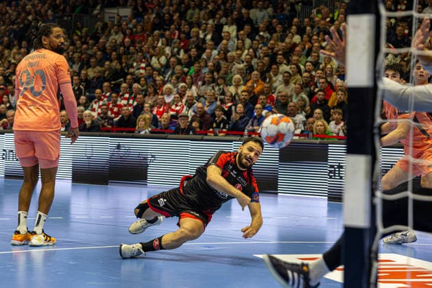 KASSEL, GERMANY - APRIL 28: Mohamed Amine Darmoul (MT Melsungen, 71) with ball during the EHF European League, match between MT Melsungen vs. FC Porto at Rothenbach-Halle on April 28, 2026 in Kassel, Germany. Hessen Germany Copyright: xBEAUTIFULxSPORTS Freudensteinx