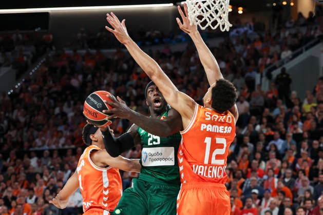 April 28, 2026, Valencia, Valencia, Spain: Kameron Taylor of Valencia Basket, Kendrick Nunn of Panathinaikos AKTOR Athens and Neal Sako of Valencia Basket in action during the EuroLeague Play Off Game One match between Valencia Basket and Panathinaikos Aktor Athens at Roig Arena on April 28, 2026 in Valencia, Spain. Valencia Basket V Panathinaikos Aktor Athens - Euroleague 2025 2026 Play Off Game 1  - ZUMAa181 20260428_zaa_a181_414 Copyright: xIrinaxR.xHipolitox