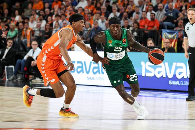 April 28, 2026, Valencia, Valencia, Spain: Kameron Taylor of Valencia Basket and Kendrick Nunn of Panathinaikos AKTOR Athens in action during the EuroLeague Play Off Game One match between Valencia Basket and Panathinaikos Aktor Athens at Roig Arena on April 28, 2026 in Valencia, Spain. Valencia Basket V Panathinaikos Aktor Athens - Euroleague 2025 2026 Play Off Game 1  - ZUMAa181 20260428_zaa_a181_418 Copyright: xIrinaxR.xHipolitox