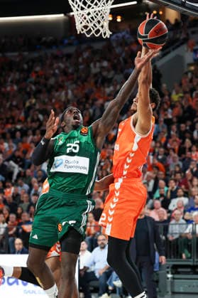 April 28, 2026, Valencia, Valencia, Spain: Kendrick Nunn of Panathinaikos AKTOR Athens and Neal Sako of Valencia Basket in action during the EuroLeague Play Off Game One match between Valencia Basket and Panathinaikos Aktor Athens at Roig Arena on April 28, 2026 in Valencia, Spain. Valencia Basket V Panathinaikos Aktor Athens - Euroleague 2025 2026 Play Off Game 1  - ZUMAa181 20260428_zaa_a181_420 Copyright: xIrinaxR.xHipolitox