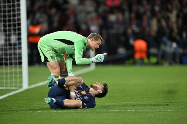 PSG v FC Bayern Munich - UEFA Champions League PARIS, FRANCE - APRIL 28: Khvicha Kvaratskhelia of PSG gets injured during the UEFA Champions League semi-final first leg match between PSG and FC Bayern Munich at Parc des Princes in Paris, France on April 28, 2026. Mustafa Yalcin Anadolu Paris France. Editorial use only. Please get in touch for any other usage.  Copyright: x2026xAnadoluxMustafaxYalcinx