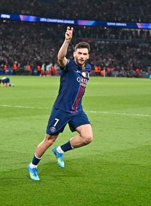 28 04 2026, Football UEFA Championsleague 2025 2026 semi-final first leg, Paris St Germain FC Bayern Munich, at the Parc de Princes stadium in Paris France Khvicha Kvaratskhelia FC Paris Saint Germain cheers DFL and DFB regulations prohibit any use of photographs as image sequences and or quasi video