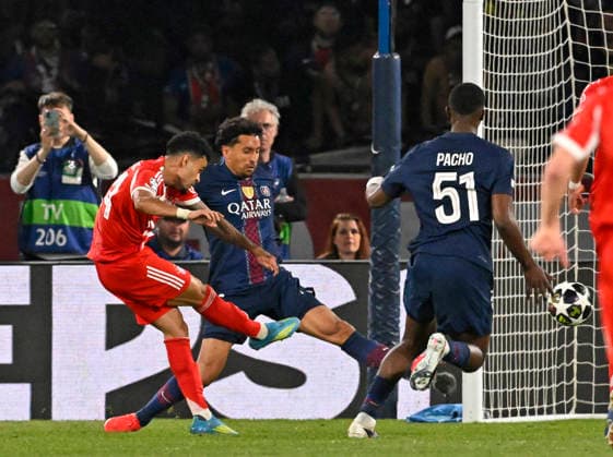 28 04 2026, Football UEFA Championsleague 2025 2026 semi-final first leg, Paris St Germain FC Bayern Munich, at Parc de Princes stadium in Paris France 5 4 by Luis Diaz FC Bayern Munich vs Marquinhos FC Paris Saint Germain DFL and DFB regulations prohibit any use of photographs as image sequences and or quasi video