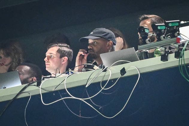 Football, CL, Paris St. Germain - FC Bayern Munich, coach Vincent Kompany in the stands