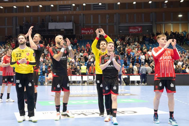 KASSEL, GERMANY - APRIL 28: Players of MT Melsungen celebrate their winning of the game with fans after the EHF European League, match between MT Melsungen vs. FC Porto at Rothenbach-Halle on April 28, 2026 in Kassel, Germany. Hessen Germany Copyright: xBEAUTIFULxSPORTS Freudensteinx