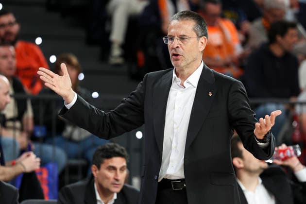 April 28, 2026, Valencia, Valencia, Spain: Pedro Martinez, head coach of Valencia Basket gestures during the EuroLeague Play Off Game One match between Valencia Basket and Panathinaikos Aktor Athens at Roig Arena on April 28, 2026 in Valencia, Spain. Valencia Basket V Panathinaikos Aktor Athens - Euroleague 2025 2026 Play Off Game 1  - ZUMAa181 20260428_zaa_a181_445 Copyright: xIrinaxR.xHipolitox