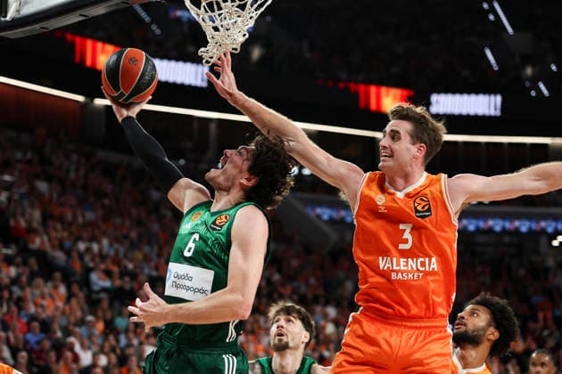 April 28, 2026, Valencia, Valencia, Spain: Cedi Osman of Panathinaikos AKTOR Athens and Nathan Reuvers of Valencia Basket in action during the EuroLeague Play Off Game One match between Valencia Basket and Panathinaikos Aktor Athens at Roig Arena on April 28, 2026 in Valencia, Spain. Valencia Basket V Panathinaikos Aktor Athens - Euroleague 2025 2026 Play Off Game 1  - ZUMAa181 20260428_zaa_a181_447 Copyright: xIrinaxR.xHipolitox