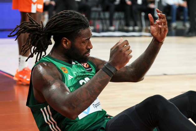 April 28, 2026, Valencia, Valencia, Spain: Mathias Lessort of Panathinaikos AKTOR Athens gestures during the EuroLeague Play Off Game One match between Valencia Basket and Panathinaikos Aktor Athens at Roig Arena on April 28, 2026 in Valencia, Spain. Valencia Basket V Panathinaikos Aktor Athens - Euroleague 2025 2026 Play Off Game 1  - ZUMAa181 20260428_zaa_a181_451 Copyright: xIrinaxR.xHipolitox